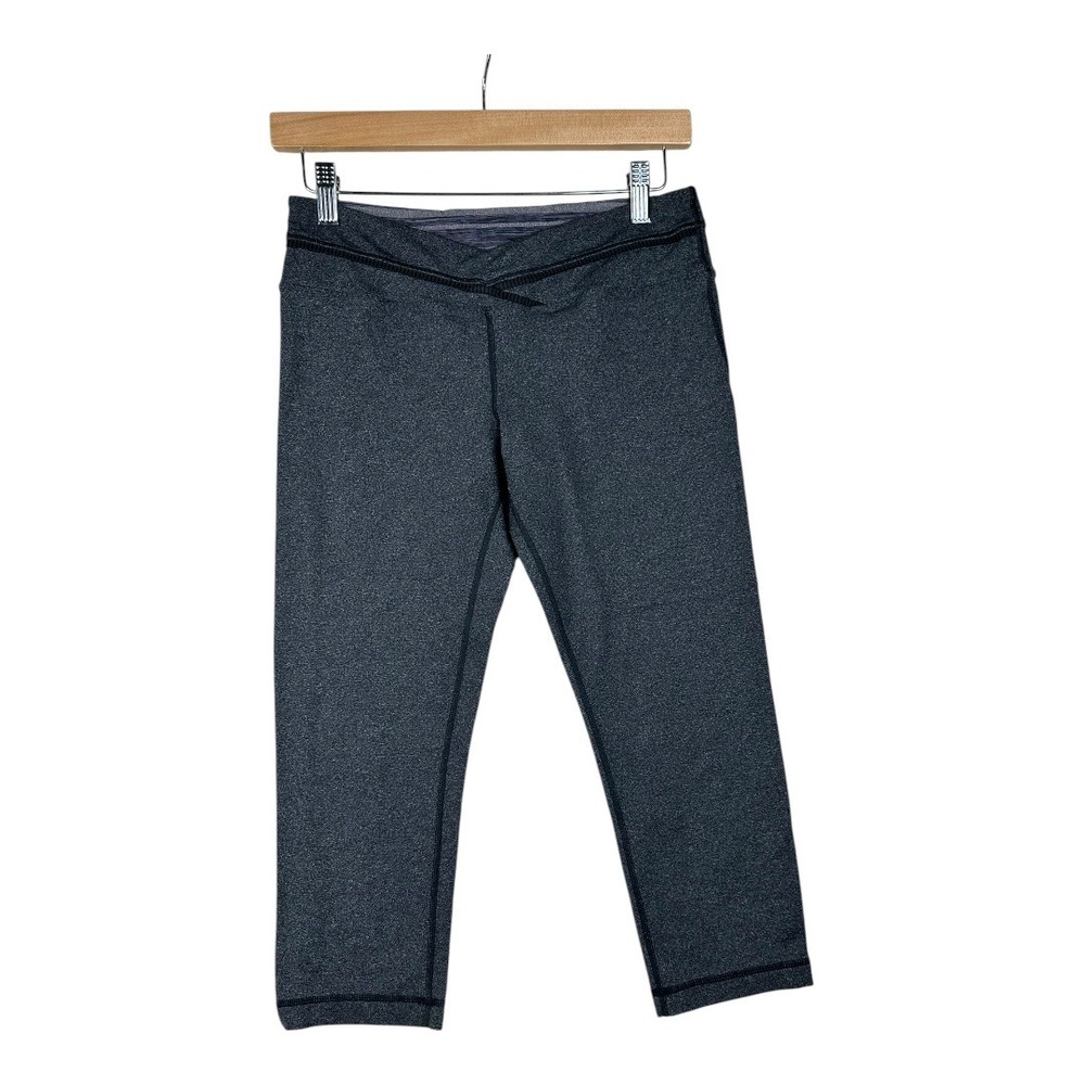 Lululemon Cropped‎ Athletic Leggings size 8 Gray